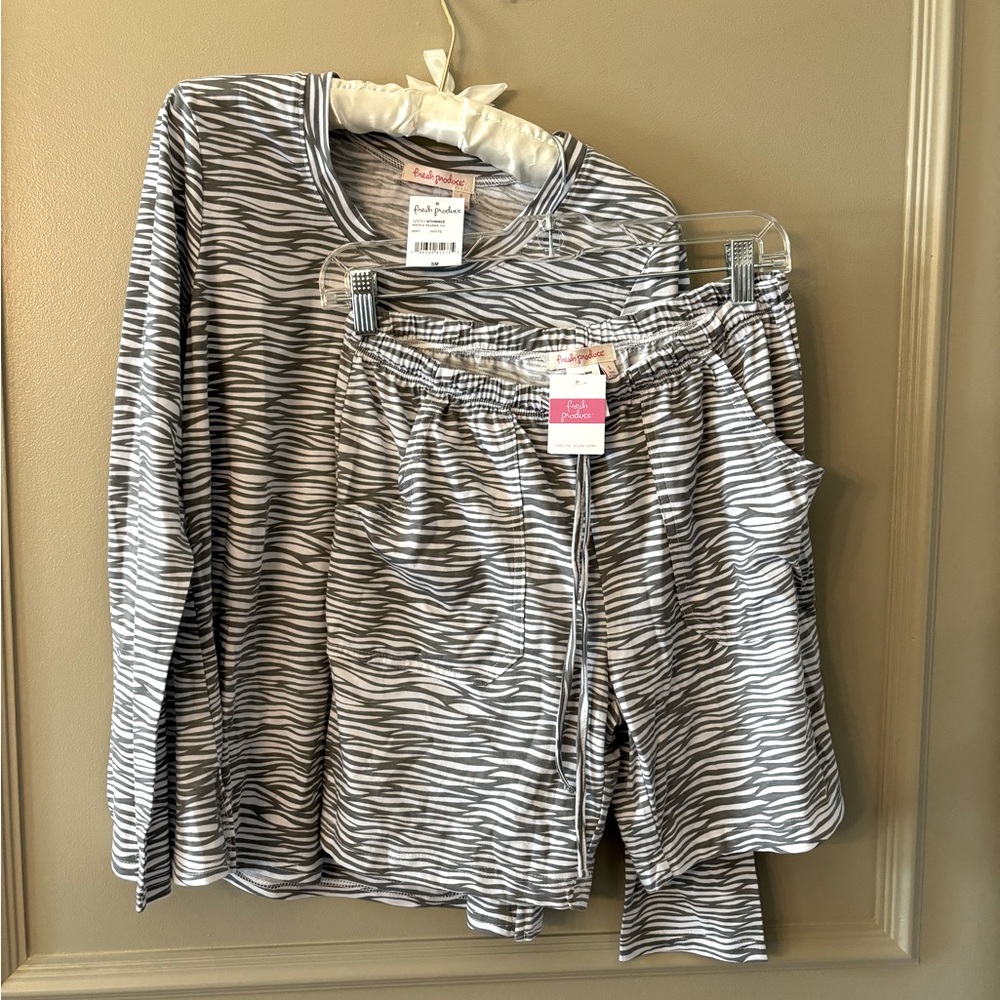 NWT Fresh Produce pajamas/loungewear in size small. 60% cotton/40% polyester